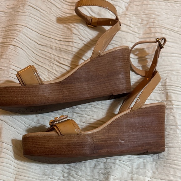 Tory Burch Tan Sandals with Gold Details - Picture 3 of 5
